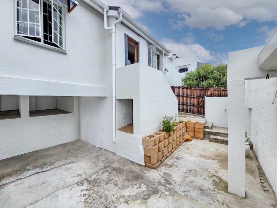 To Let 2 Bedroom Property for Rent in Vredehoek Western Cape